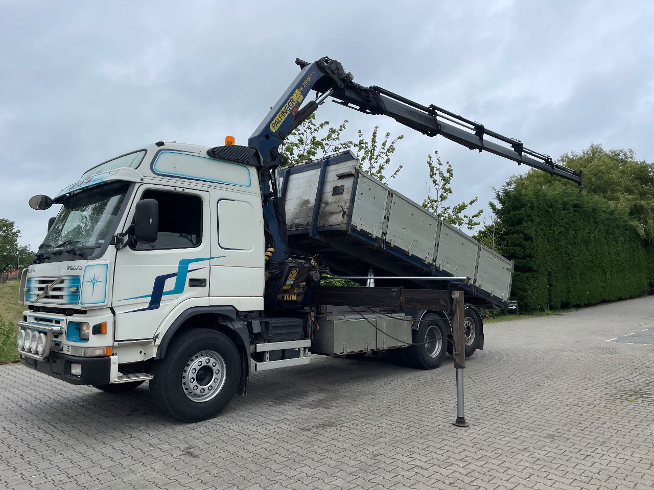 Volvo FM 7 310hp with Palfinger PK21000 with remote and tipper - Caminhão basculante, Caminhão grua: foto 1 Volvo FM 7 310hp with Palfinger PK21000 with remote and tipper - Caminhão basculante, Caminhão grua: foto 1