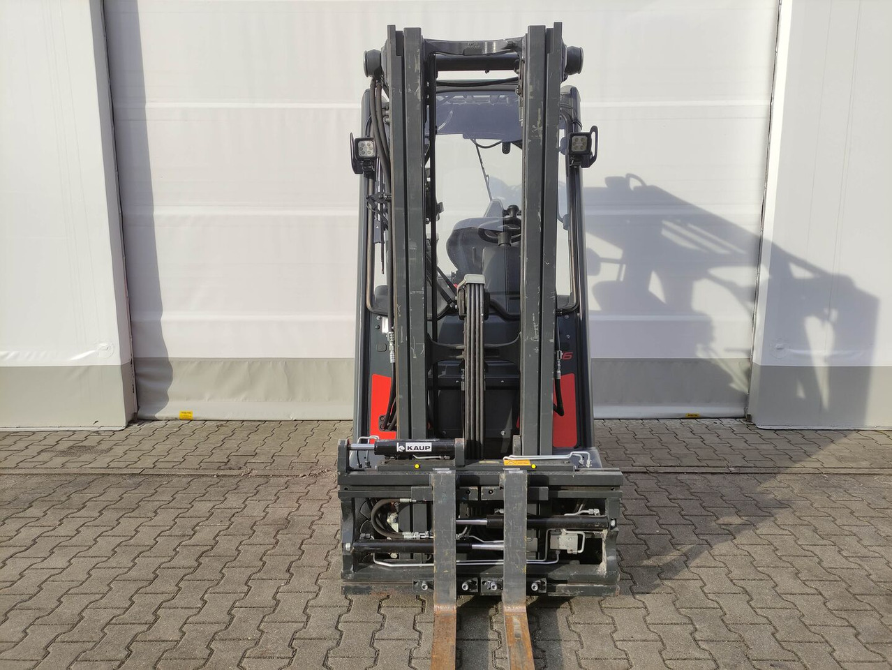 Linde E16PH-02-386 - Empilhadeira elétrica: foto 3 Linde E16PH-02-386 - Empilhadeira elétrica: foto 3