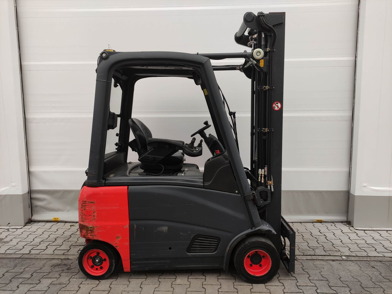 Linde E20PH-01-386 - Empilhadeira elétrica: foto 2 Linde E20PH-01-386 - Empilhadeira elétrica: foto 2