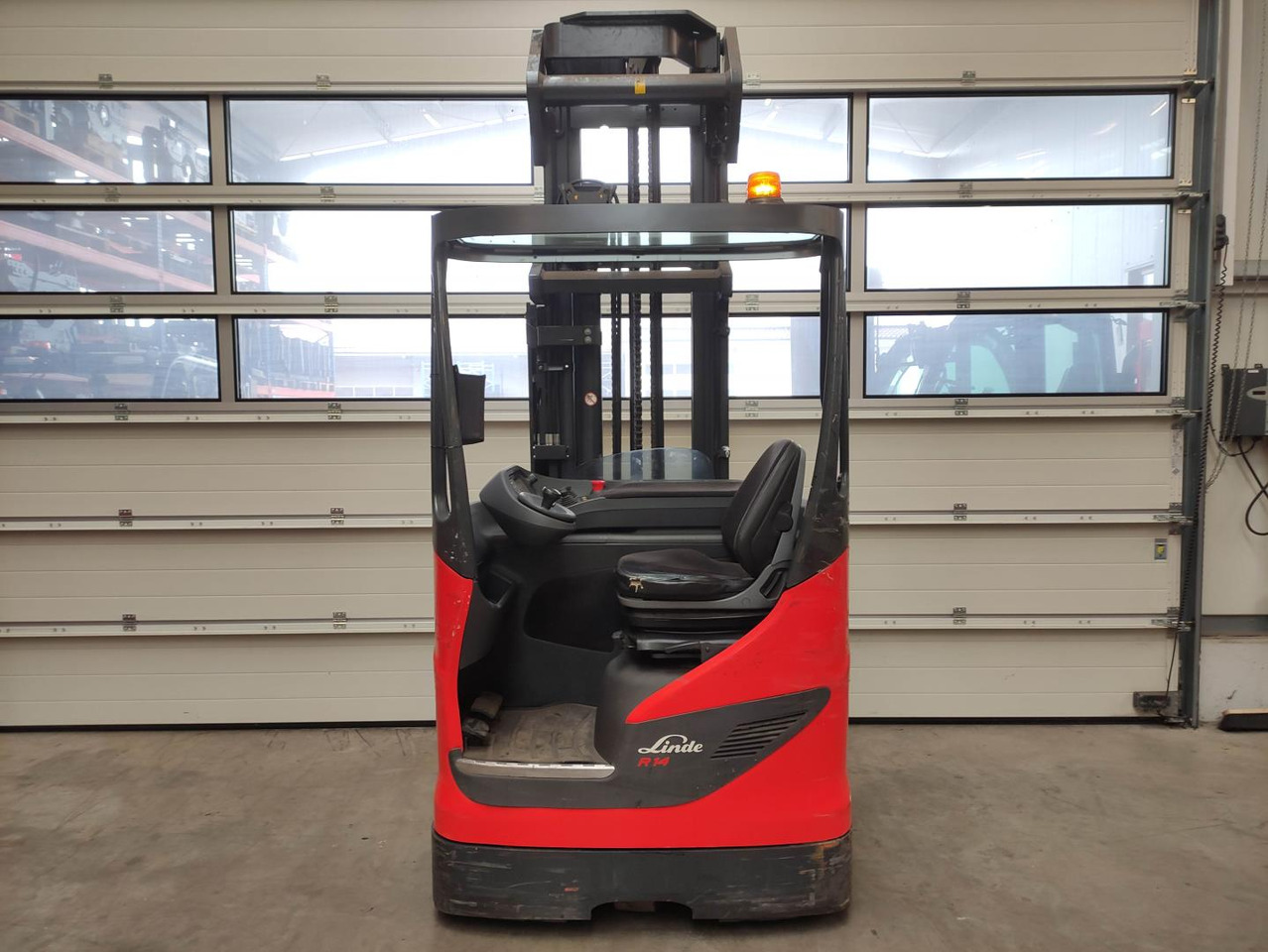 Linde R14-01-1120 - Empilhador retráctil: foto 4 Linde R14-01-1120 - Empilhador retráctil: foto 4