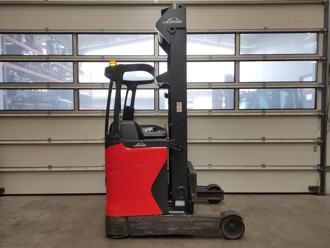 Linde R14-01-1120 - Empilhador retráctil: foto 2 Linde R14-01-1120 - Empilhador retráctil: foto 2