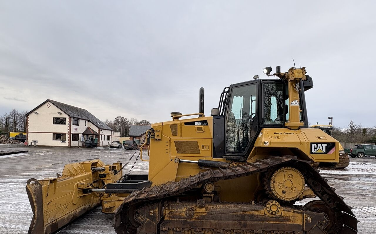 Caterpillar D6N LGP - Buldôzer: foto 1 Caterpillar D6N LGP - Buldôzer: foto 1