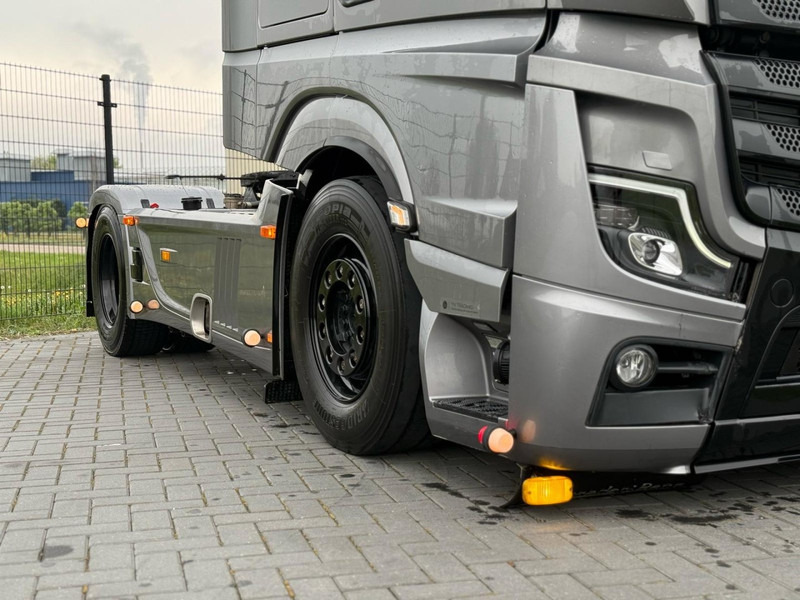 Mercedes-Benz 1863 SHOWTRUCK, VOLLUCHT, L PAKKET, HYDRAULIEK, TOPSTAAT. - Tractor: foto 4 Mercedes-Benz 1863 SHOWTRUCK, VOLLUCHT, L PAKKET, HYDRAULIEK, TOPSTAAT. - Tractor: foto 4