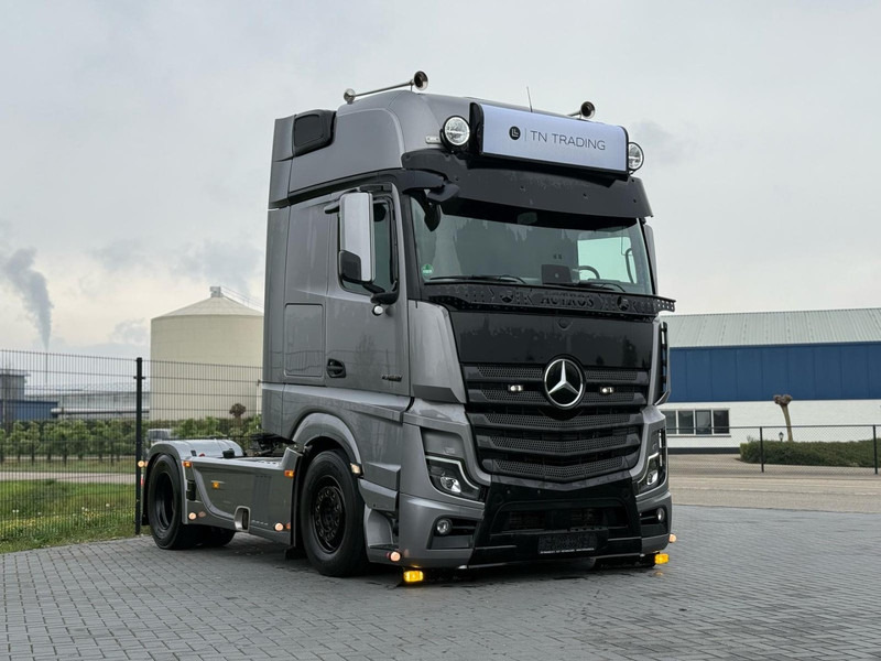Mercedes-Benz 1863 SHOWTRUCK, VOLLUCHT, L PAKKET, HYDRAULIEK, TOPSTAAT. - Tractor: foto 1 Mercedes-Benz 1863 SHOWTRUCK, VOLLUCHT, L PAKKET, HYDRAULIEK, TOPSTAAT. - Tractor: foto 1