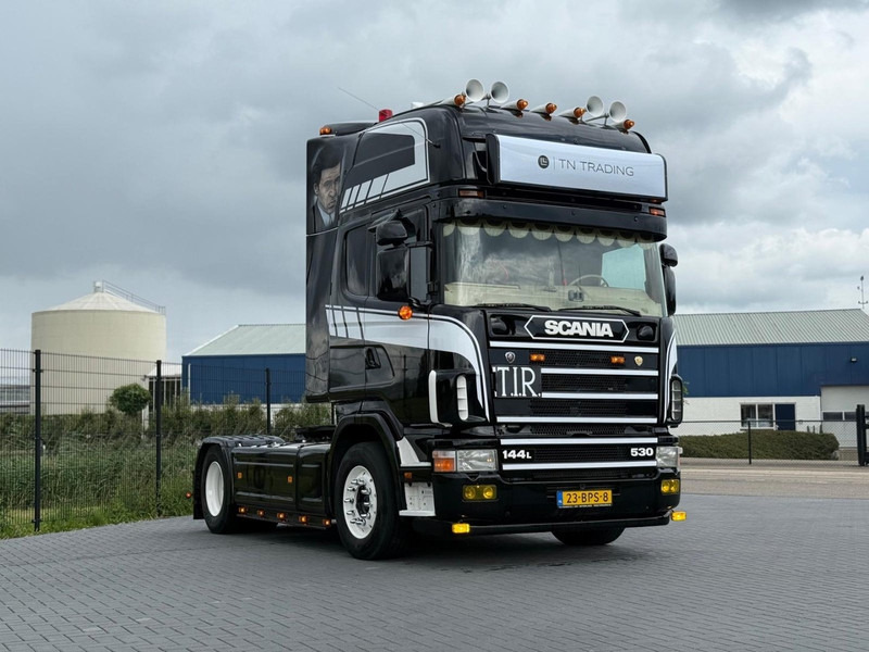 Scania R 144 530 SHOW TRUCK, INTERIEUR, OPEN UITLAAT, HOBBY, TOP. - Tractor: foto 1 Scania R 144 530 SHOW TRUCK, INTERIEUR, OPEN UITLAAT, HOBBY, TOP. - Tractor: foto 1