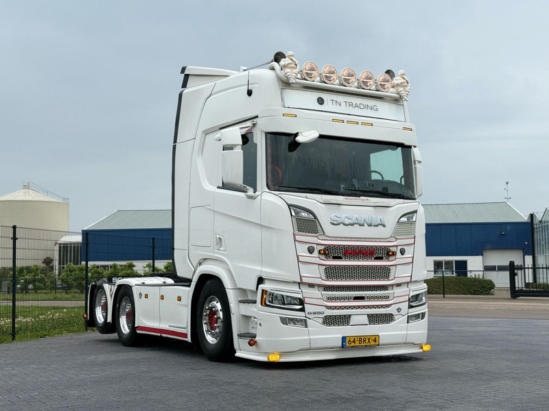 Scania R650 V8 FULL AIR, SHOW TRUCK, SPECIAL INTERIOR, SMART TACHO 2. - Tractor: foto 1 Scania R650 V8 FULL AIR, SHOW TRUCK, SPECIAL INTERIOR, SMART TACHO 2. - Tractor: foto 1