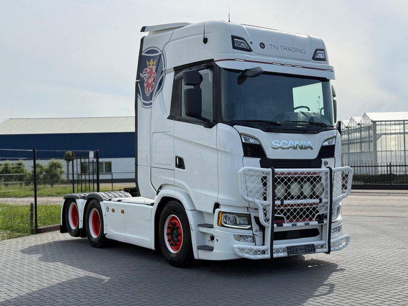 Scania S580 VOLLUCHT, PTO, LEER, RETARDER, TV, 3.15WB, BULLBAR. - Tractor: foto 1 Scania S580 VOLLUCHT, PTO, LEER, RETARDER, TV, 3.15WB, BULLBAR. - Tractor: foto 1