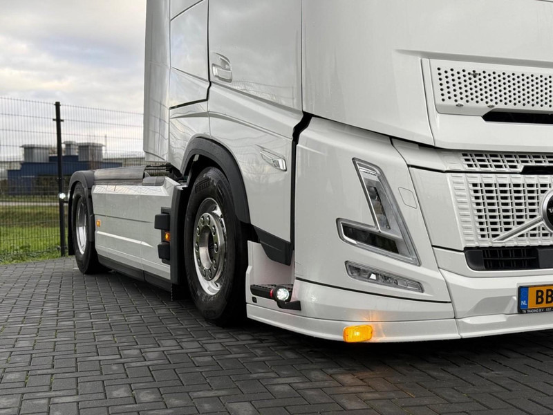 Volvo FH 13.460XL NEW, FULL AIR, ALCOA, HYDRAULIC, XL, SHOW, FULL. - Tractor: foto 5 Volvo FH 13.460XL NEW, FULL AIR, ALCOA, HYDRAULIC, XL, SHOW, FULL. - Tractor: foto 5