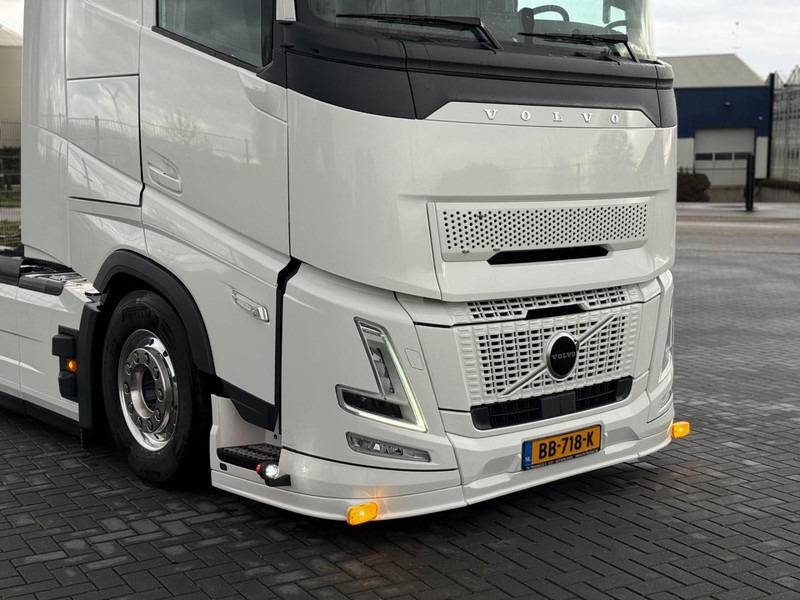 Volvo FH 13.460XL NEW, FULL AIR, ALCOA, HYDRAULIC, XL, SHOW, FULL. - Tractor: foto 4 Volvo FH 13.460XL NEW, FULL AIR, ALCOA, HYDRAULIC, XL, SHOW, FULL. - Tractor: foto 4