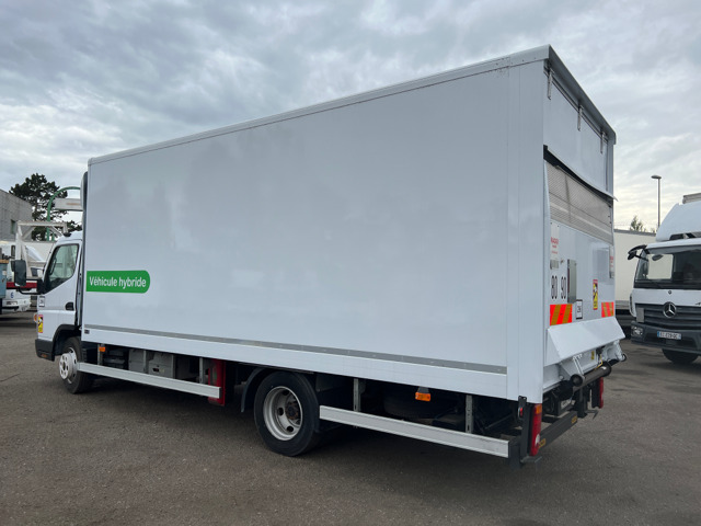 FUSO CANTER - Caminhão furgão: foto 4 FUSO CANTER - Caminhão furgão: foto 4