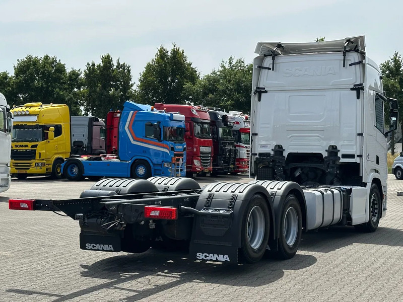 Scania R660 V8 6x4 Chassis with Lift-Axle / Retarder / Wb 4.75 / Full Air / 2 Tank - Caminhão chassi: foto 3 Scania R660 V8 6x4 Chassis with Lift-Axle / Retarder / Wb 4.75 / Full Air / 2 Tank - Caminhão chassi: foto 3