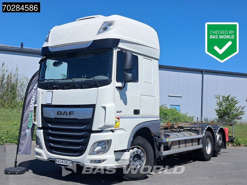 DAF XF 450 6X2 BDF SSC Retarder 2x Tanks Liftachse Standklima LED ACC Euro 6 - Caminhão transportador de contêineres/ Caixa móvel: foto 1 DAF XF 450 6X2 BDF SSC Retarder 2x Tanks Liftachse Standklima LED ACC Euro 6 - Caminhão transportador de contêineres/ Caixa móvel: foto 1