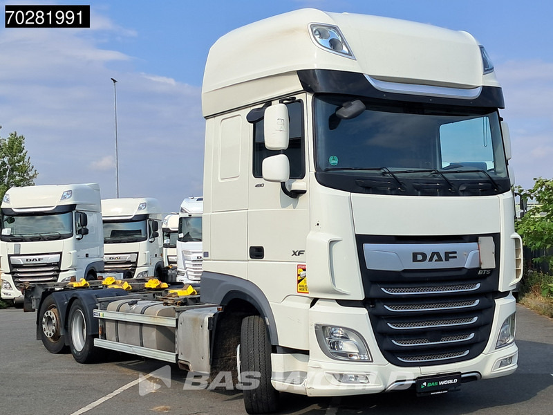 DAF XF 480 6X2 BDF 2xTanks Lift+lenkasche Automatic Retarder ACC Euro 6 - Caminhão transportador de contêineres/ Caixa móvel: foto 3 DAF XF 480 6X2 BDF 2xTanks Lift+lenkasche Automatic Retarder ACC Euro 6 - Caminhão transportador de contêineres/ Caixa móvel: foto 3