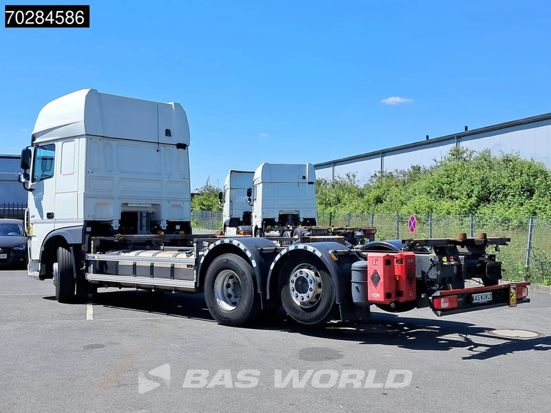 DAF XF 480 6X2 SSC Retarder 2x Tanks Lif+Lenkachse Standklima LED ACC - Caminhão transportador de contêineres/ Caixa móvel: foto 2 DAF XF 480 6X2 SSC Retarder 2x Tanks Lif+Lenkachse Standklima LED ACC - Caminhão transportador de contêineres/ Caixa móvel: foto 2