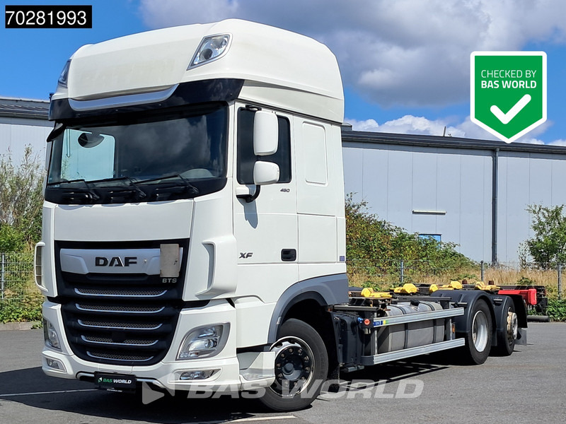 DAF XF 480 6X2 SSC Retarder 2xTanks Lift-Lenkachse ACC Euro 6 - Caminhão transportador de contêineres/ Caixa móvel: foto 1 DAF XF 480 6X2 SSC Retarder 2xTanks Lift-Lenkachse ACC Euro 6 - Caminhão transportador de contêineres/ Caixa móvel: foto 1