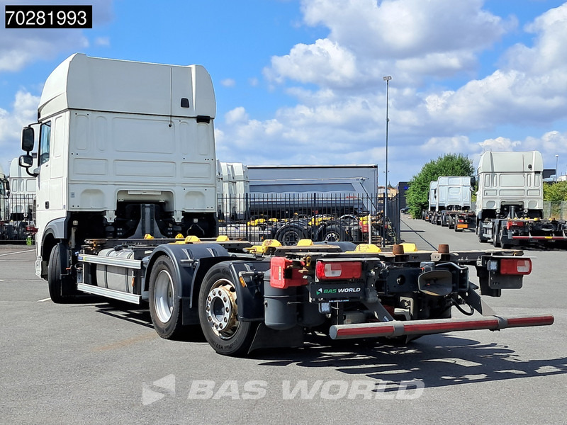 DAF XF 480 6X2 SSC Retarder 2xTanks Lift-Lenkachse ACC Euro 6 - Caminhão transportador de contêineres/ Caixa móvel: foto 2 DAF XF 480 6X2 SSC Retarder 2xTanks Lift-Lenkachse ACC Euro 6 - Caminhão transportador de contêineres/ Caixa móvel: foto 2