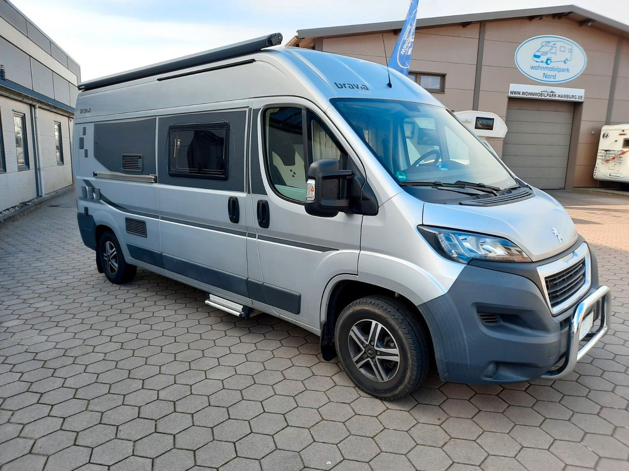 Bravia Swan 599/Festbett/Klima/Solar/PREISKNALLER - Campervan: foto 1 Bravia Swan 599/Festbett/Klima/Solar/PREISKNALLER - Campervan: foto 1