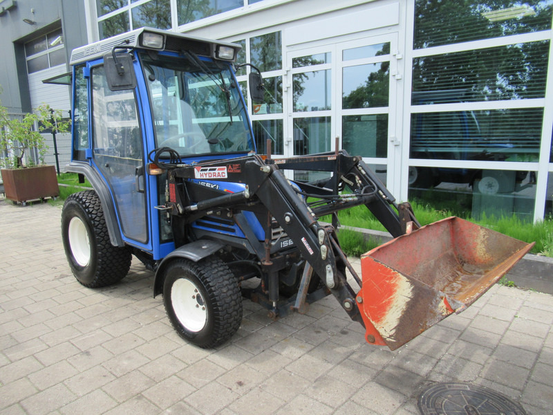 Iseki TF321H 4x4 + Cabine + Voorlader + Fronthef - Trator: foto 2 Iseki TF321H 4x4 + Cabine + Voorlader + Fronthef - Trator: foto 2