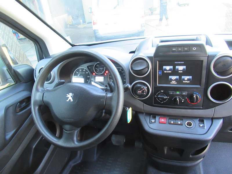Furgão compacto Peugeot Partner 120 1.6 BlueHDi 73KW L1Pro Automaat Galicia: foto 9