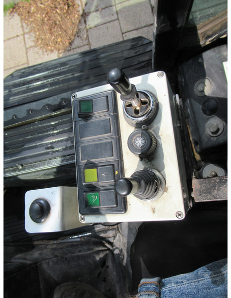 Varredora urbana ROBERINE 1503 - 628 4WD Onkruidborstelmachine: foto 9 Varredora urbana ROBERINE 1503 - 628 4WD Onkruidborstelmachine: foto 9