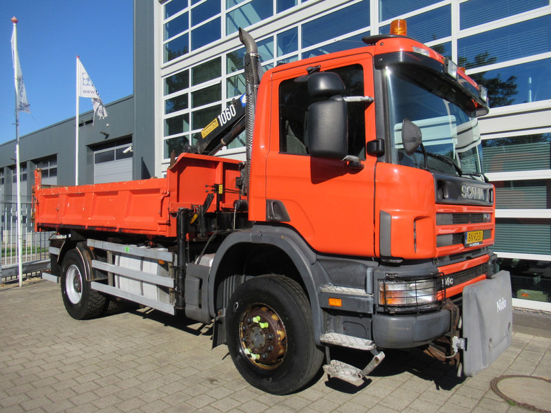Scania P 114 CB 4x4 HZ 340 3-W. Tipper - 3-S. Kipper + HMF 1063 Crane Kran - Caminhão basculante, Caminhão grua: foto 2 Scania P 114 CB 4x4 HZ 340 3-W. Tipper - 3-S. Kipper + HMF 1063 Crane Kran - Caminhão basculante, Caminhão grua: foto 2