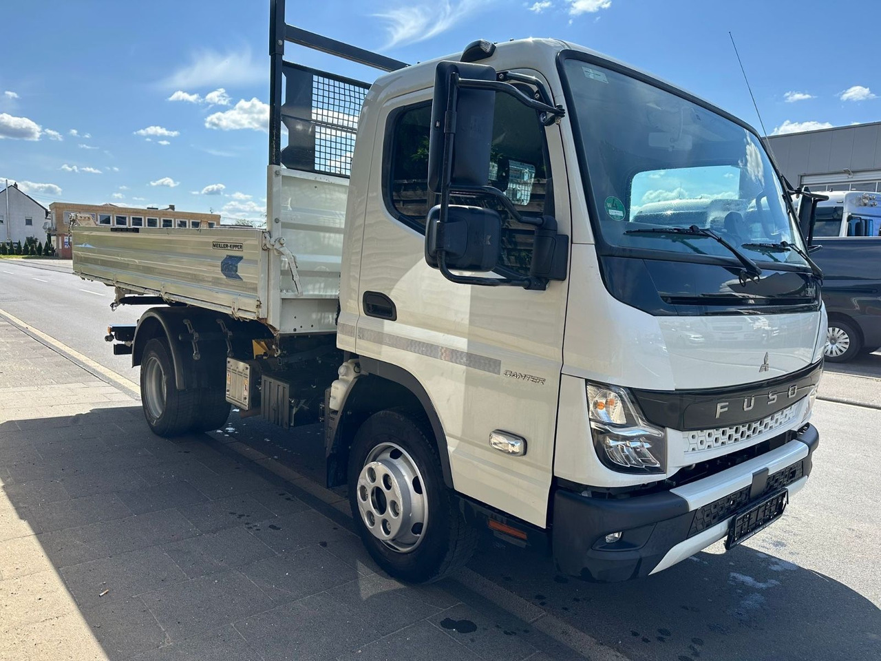 FUSO Canter 7C18/Meiller 3-S-K*Top-Deal!* - Furgão basculante: foto 2 FUSO Canter 7C18/Meiller 3-S-K*Top-Deal!* - Furgão basculante: foto 2