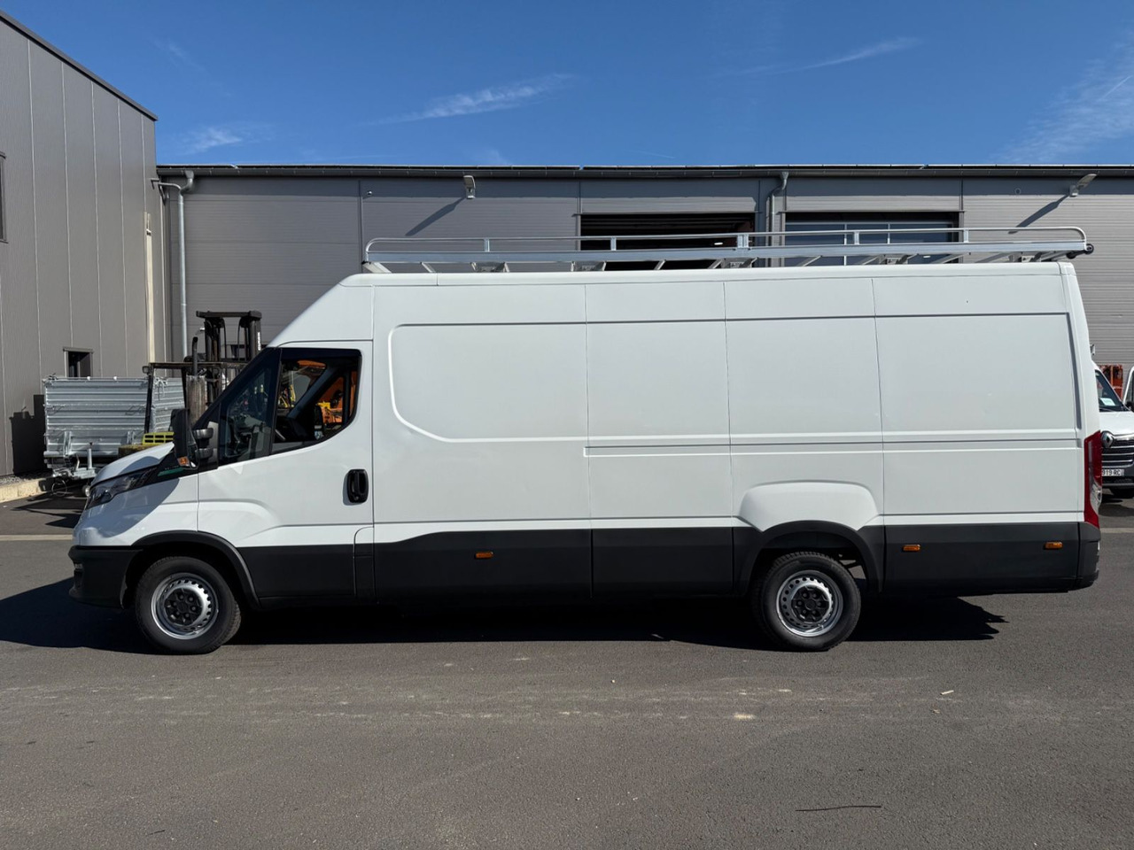Iveco Daily 35S14 Maxi/CNG/2.700km!/Ahk/LIKE NEW! - Furgão: foto 4 Iveco Daily 35S14 Maxi/CNG/2.700km!/Ahk/LIKE NEW! - Furgão: foto 4