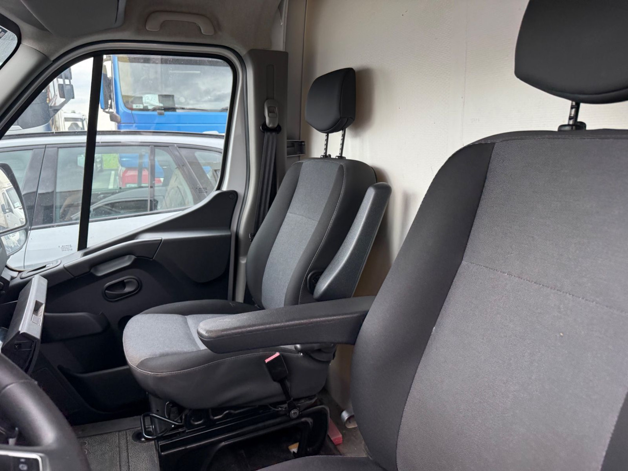 Carrinha de contentor Renault Master III Koffer/Hebebühne/Klima/Kamera: foto 13