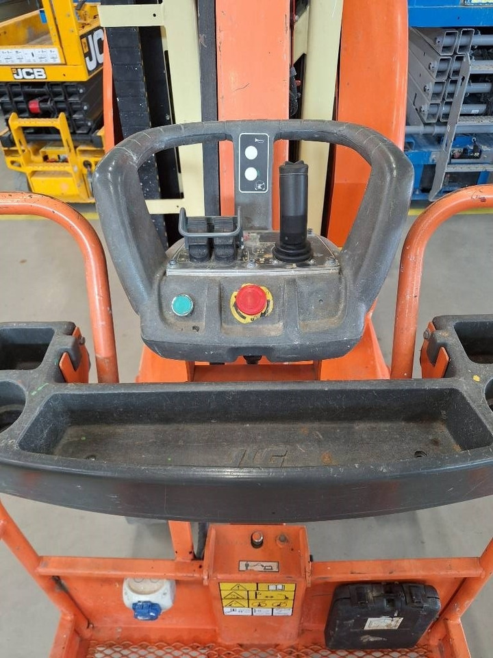 JLG Toucan 10 E - Plataforma de mastro vertical: foto 5 JLG Toucan 10 E - Plataforma de mastro vertical: foto 5