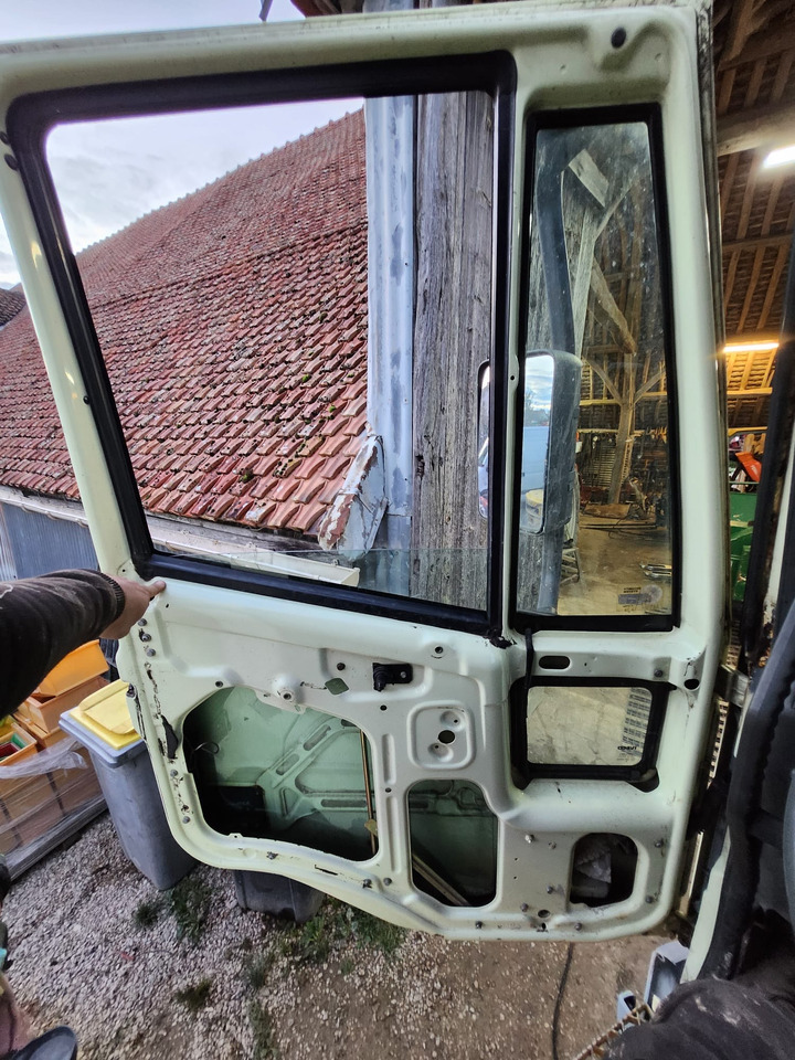 Caminhão polibenne IVECO EUROTECH 260: foto 17