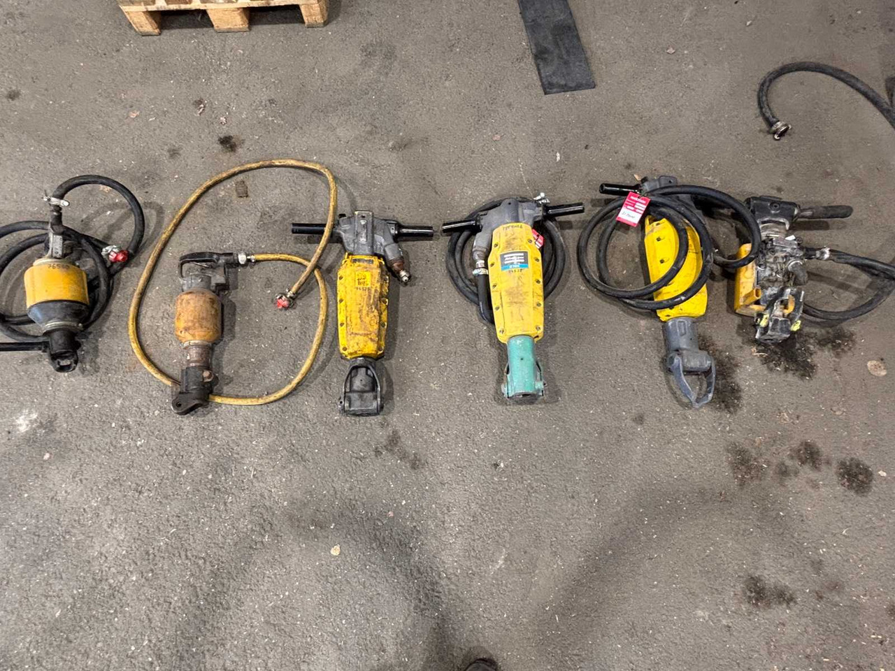 Pneumatic rock drills 7 pcs - Equipamento de construção: foto 1 Pneumatic rock drills 7 pcs - Equipamento de construção: foto 1