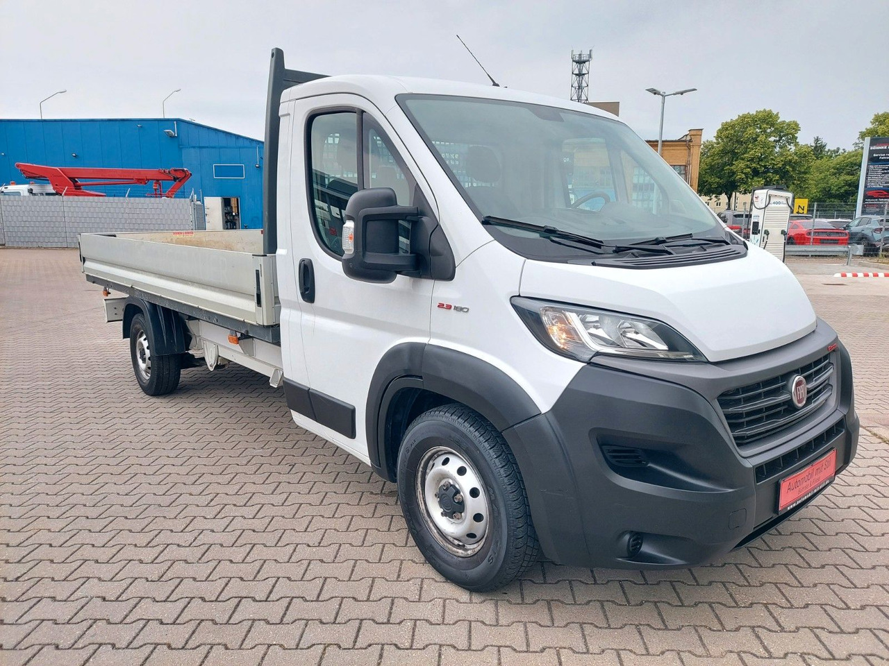 Fiat Ducato Maxi Pritsche 35 180 L5 Pritsche - Furgão caixa aberta: foto 2 Fiat Ducato Maxi Pritsche 35 180 L5 Pritsche - Furgão caixa aberta: foto 2