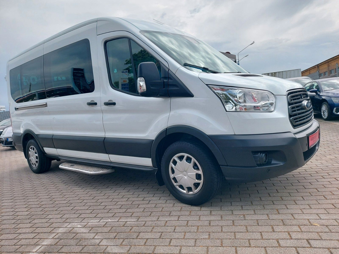 Ford Transit Kombi 350 L3 hoch Trend Rollstuhl Lift - Furgão de passageiros: foto 4 Ford Transit Kombi 350 L3 hoch Trend Rollstuhl Lift - Furgão de passageiros: foto 4
