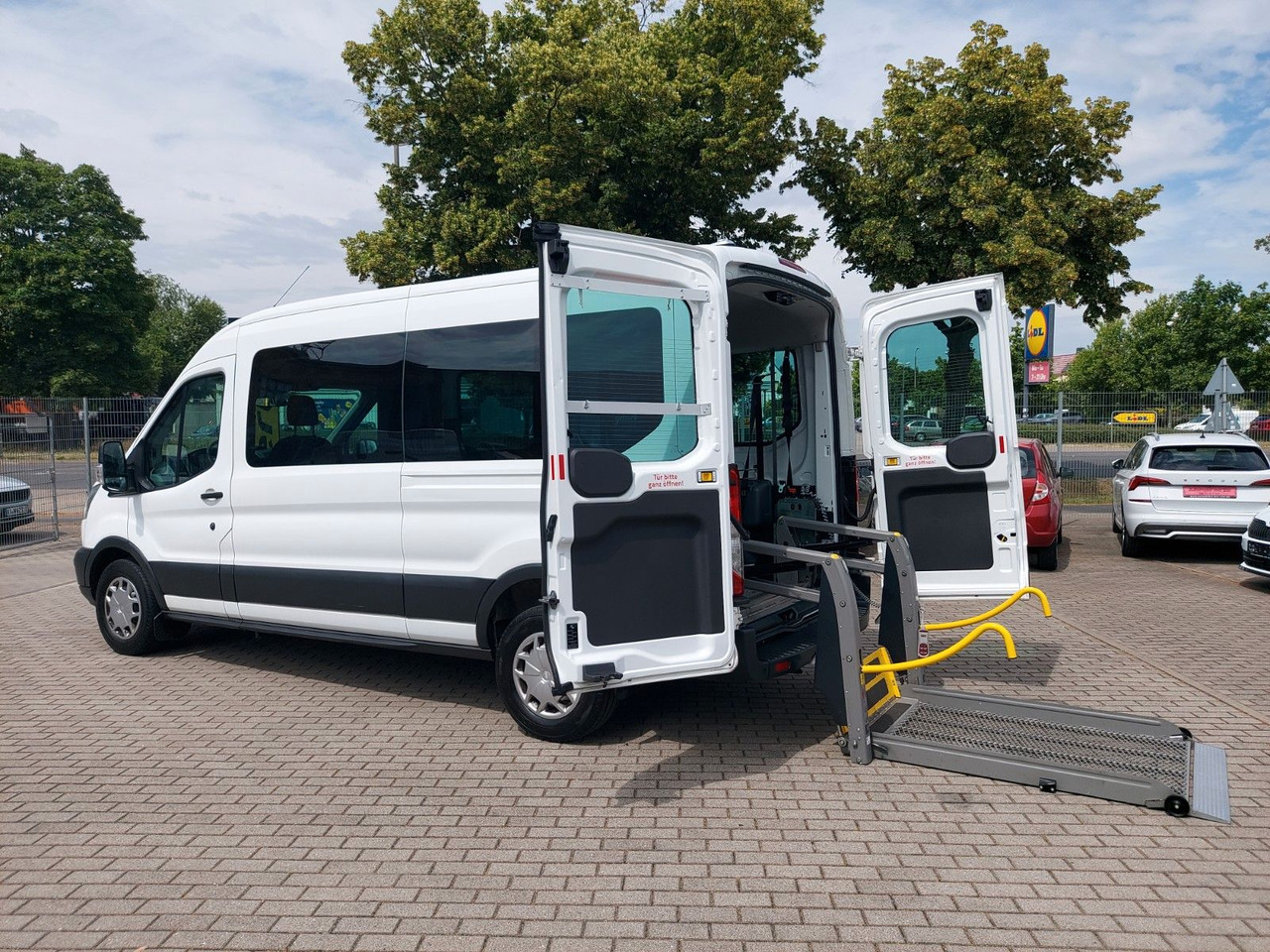 Ford Transit Kombi 350 L3 hoch Trend Rollstuhl Lift - Furgão de passageiros: foto 1 Ford Transit Kombi 350 L3 hoch Trend Rollstuhl Lift - Furgão de passageiros: foto 1