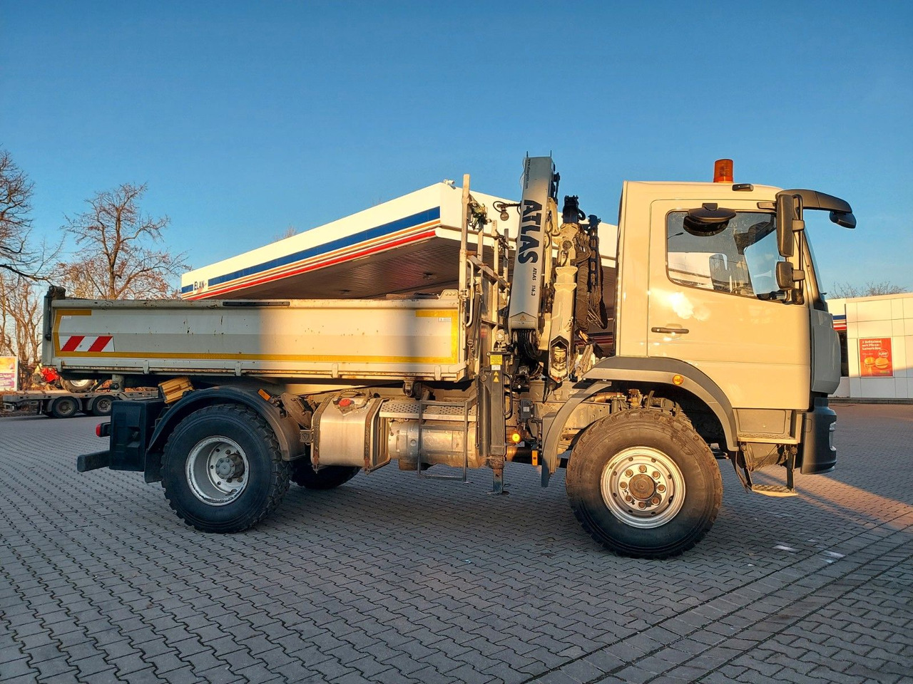 Mercedes-Benz Atego / 1324 MEILLER 4X4 KRAN ATLAS 116.3 Kipper - Caminhão basculante, Caminhão grua: foto 3 Mercedes-Benz Atego / 1324 MEILLER 4X4 KRAN ATLAS 116.3 Kipper - Caminhão basculante, Caminhão grua: foto 3