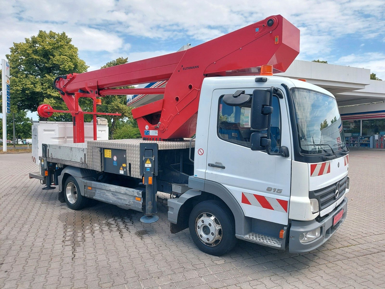 Mercedes-Benz Atego 2 4-Zyl. 4x2 RUTHMANN T270 27 METER - Caminhão com plataforma aérea: foto 2 Mercedes-Benz Atego 2 4-Zyl. 4x2 RUTHMANN T270 27 METER - Caminhão com plataforma aérea: foto 2