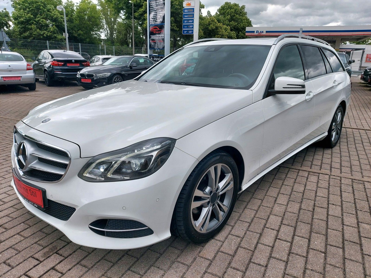 Mercedes-Benz E 220 E -Klasse T 220CDI LED Glasdach Leder Navi - Automóvel: foto 5 Mercedes-Benz E 220 E -Klasse T 220CDI LED Glasdach Leder Navi - Automóvel: foto 5