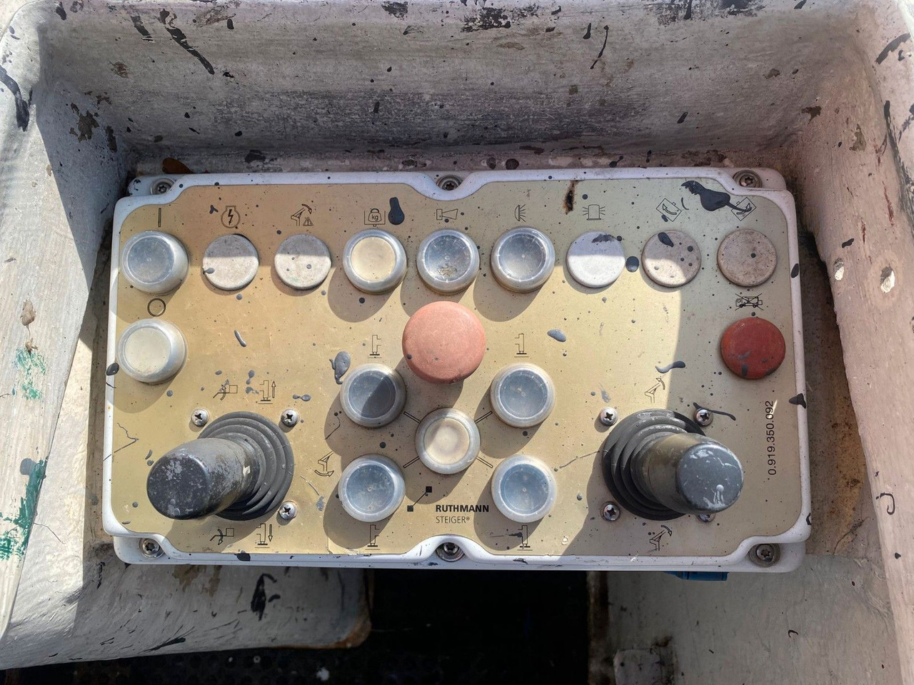 Caminhão com plataforma aérea Mercedes-Benz VARIO 816D 4x4 HUB Steiger Ruthmann K130: foto 22 Caminhão com plataforma aérea Mercedes-Benz VARIO 816D 4x4 HUB Steiger Ruthmann K130: foto 22