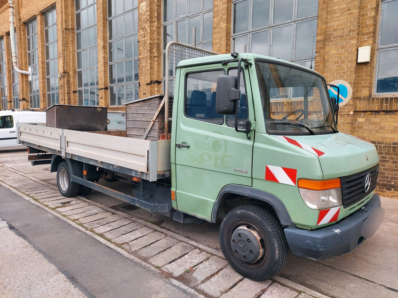 Mercedes-Benz Vario 613D Pritsche lang extralang - Furgão caixa aberta: foto 1 Mercedes-Benz Vario 613D Pritsche lang extralang - Furgão caixa aberta: foto 1