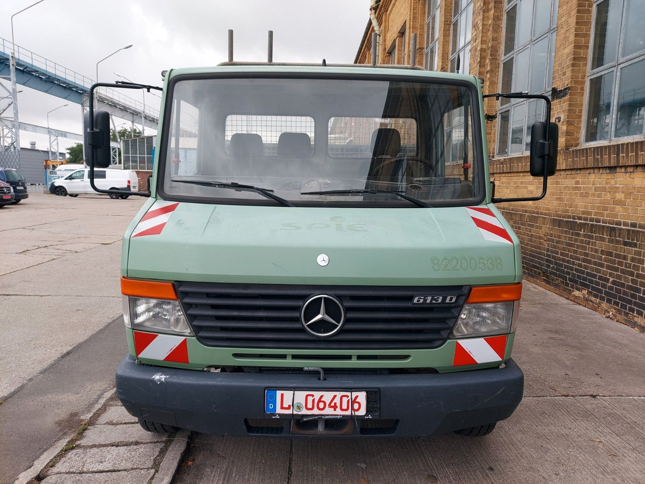 Mercedes-Benz Vario 613D Pritsche lang extralang - Furgão caixa aberta: foto 3 Mercedes-Benz Vario 613D Pritsche lang extralang - Furgão caixa aberta: foto 3