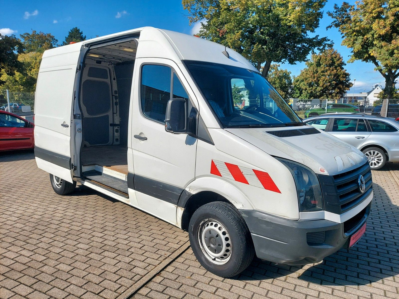 Volkswagen Crafter Kasten 35 mittel L2H2 Hochdach Klima - Furgão: foto 2 Volkswagen Crafter Kasten 35 mittel L2H2 Hochdach Klima - Furgão: foto 2
