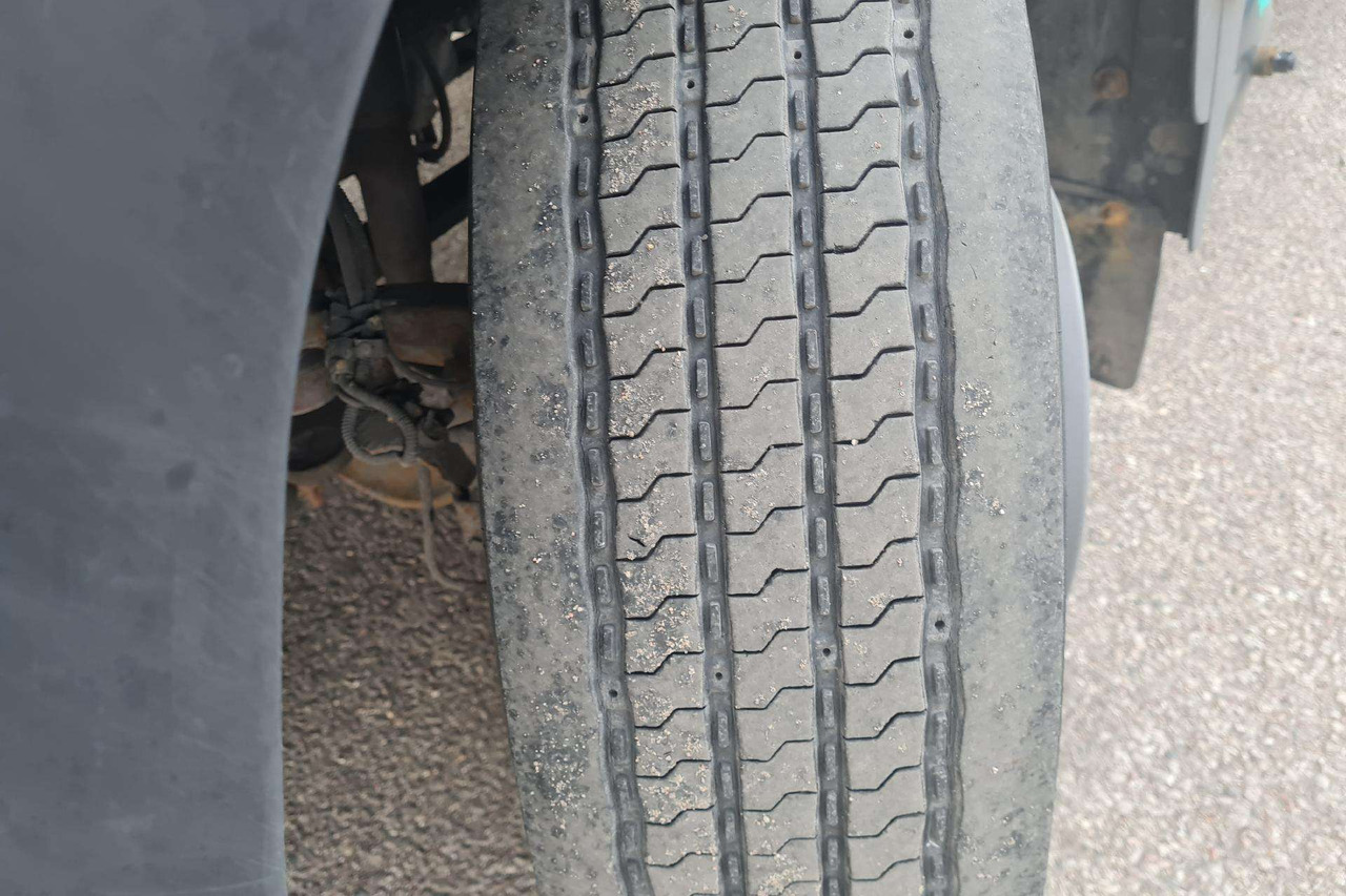 Caminhão com lona Iveco ML75E18: foto 16