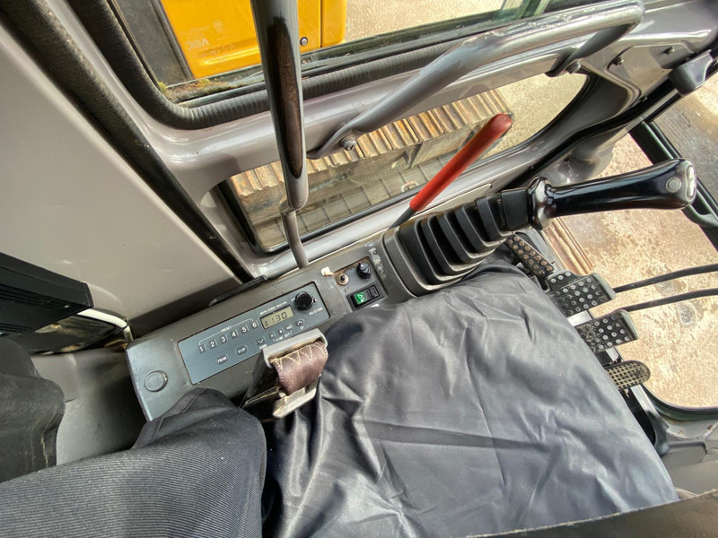 Locação de Hitachi ZX 225 USRLC NVT Hitachi ZX 225 USRLC NVT: foto 12