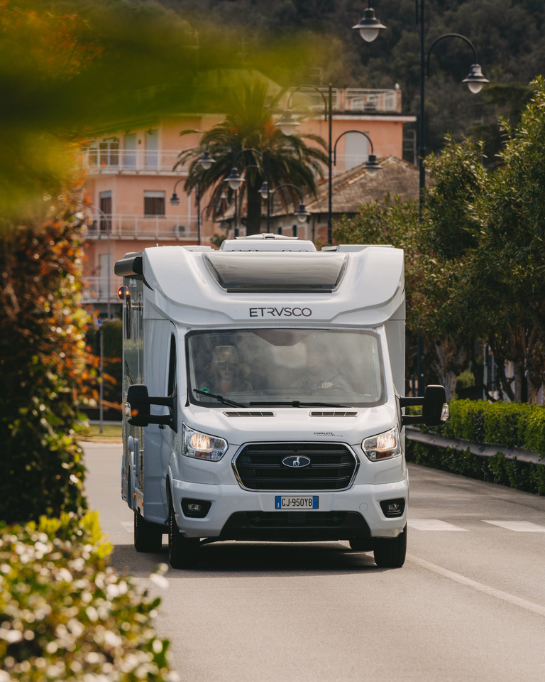 ETRUSCO Etrusco T 7.3 SF - Autocaravana perfilada: foto 1 ETRUSCO Etrusco T 7.3 SF - Autocaravana perfilada: foto 1