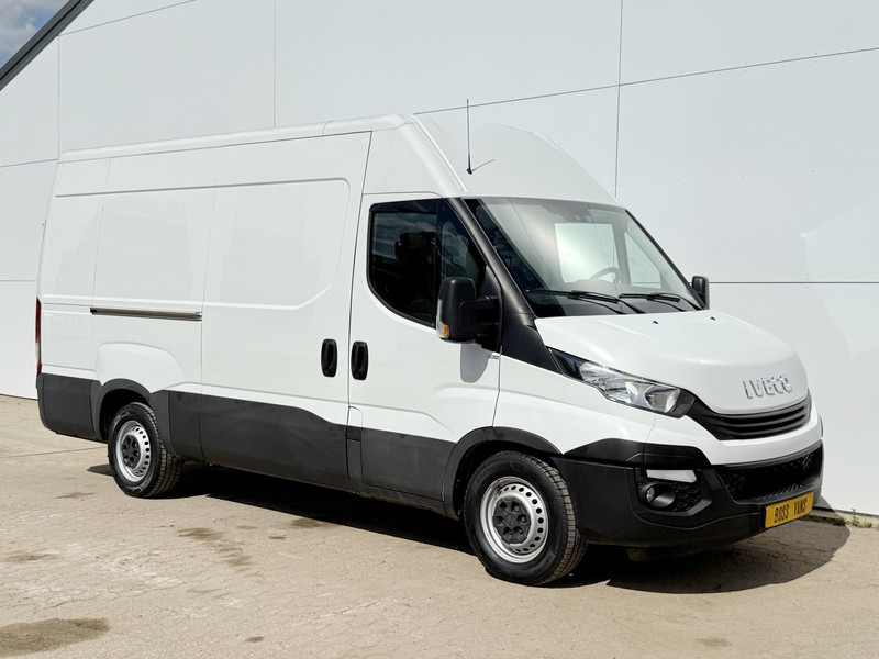 Iveco Daily 35S14 L2H2 Luchtvering Trekhaak Cruise Control Climate Control Lucht Geveerde Bestuurdersstoel - Furgão: foto 4 Iveco Daily 35S14 L2H2 Luchtvering Trekhaak Cruise Control Climate Control Lucht Geveerde Bestuurdersstoel - Furgão: foto 4