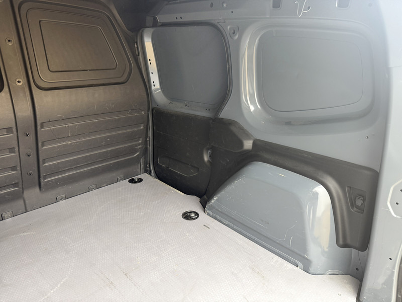 Furgão compacto Nissan Townstar N-Connecta 1.3 130PK **Benzine** L1H1 Airco Carplay Cruise Control Trekhaak Keyless Start Stoelverwarming Parkeersensoren voor achter: foto 16 Furgão compacto Nissan Townstar N-Connecta 1.3 130PK **Benzine** L1H1 Airco Carplay Cruise Control Trekhaak Keyless Start Stoelverwarming Parkeersensoren voor achter: foto 16