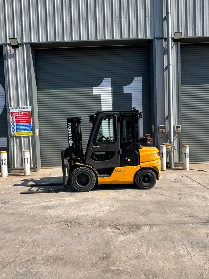 Hyundai 30D-9E - Empilhador telescópico: foto 2 Hyundai 30D-9E - Empilhador telescópico: foto 2