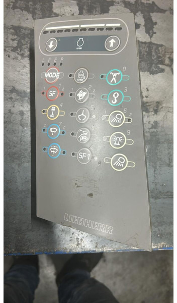 Liebherr - Painel de instrumentos: foto 1 Liebherr - Painel de instrumentos: foto 1