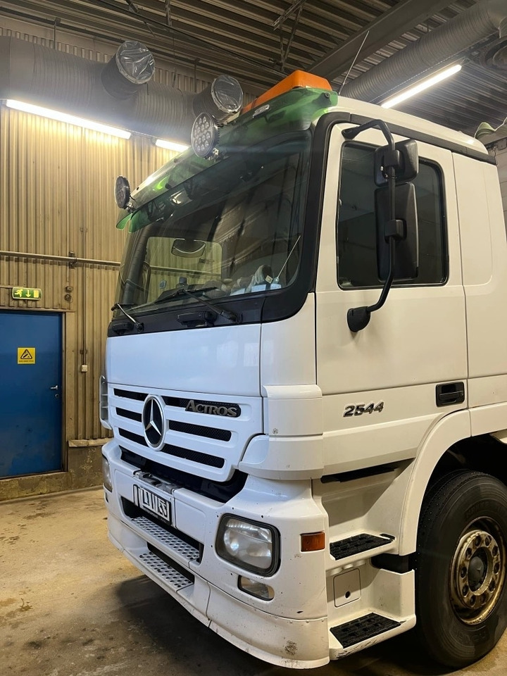 Mercedes-Benz ACTROS 2544 med HIAB 122-E-3 kran 12 tm - Caminhão grua: foto 4 Mercedes-Benz ACTROS 2544 med HIAB 122-E-3 kran 12 tm - Caminhão grua: foto 4