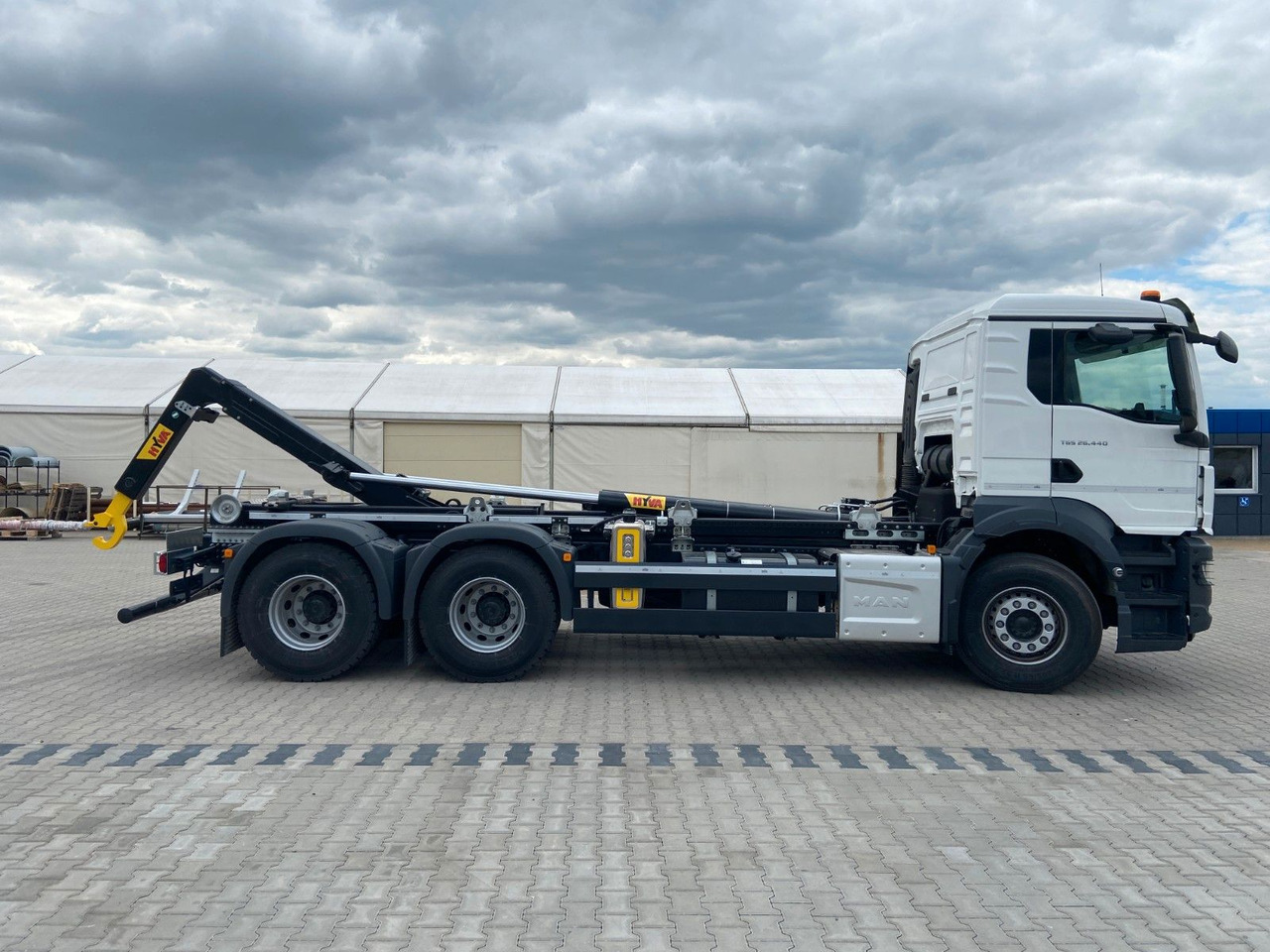 MAN TGS 26.440 6x4 Abrollkipper HYVA 20-60-S - Caminhão polibenne: foto 4 MAN TGS 26.440 6x4 Abrollkipper HYVA 20-60-S - Caminhão polibenne: foto 4